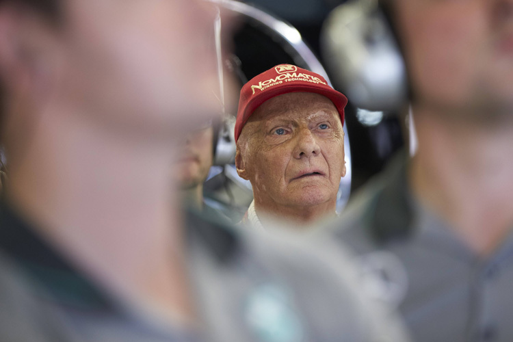 Niki Lauda weiss: «Die Beiden da vorne kann man ja nicht bremsen in dieser Situation, da hoffe ich wirklich, dass alles gut ausgeht»