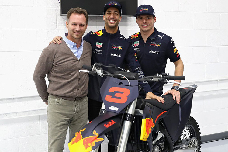 Daniel Ricciardo mit Christian Horner und Max Verstappen