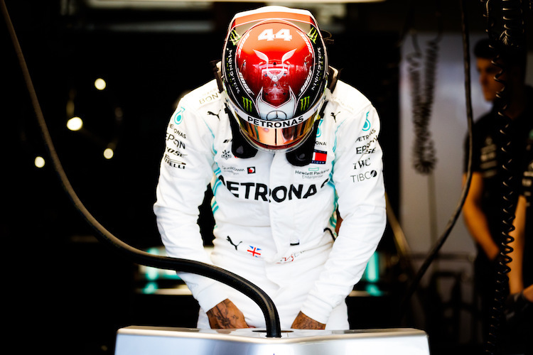 Für den guten Zweck verlost Lewis Hamilton seinen Rennanzug, den er 2019 im Monaco-Training trug
