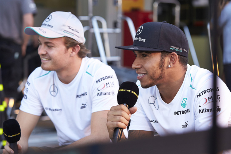 Lewis Hamilton mit Nico Rosberg in Suzuka