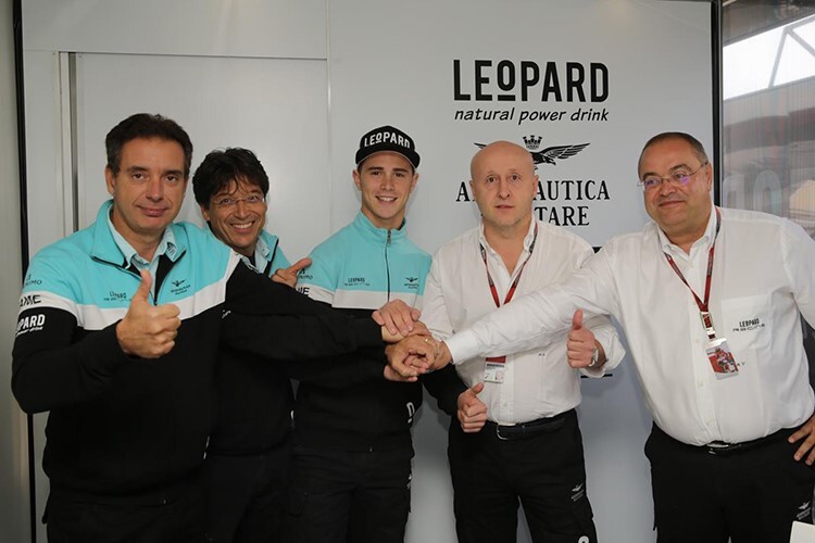 Crew-Chief Christian Lundberg, Teambesitzer Stefan Kiefer, Danny Kent, Leopard Racing-COO Miodrag Kotur und Teammanager Massimo Vergini 