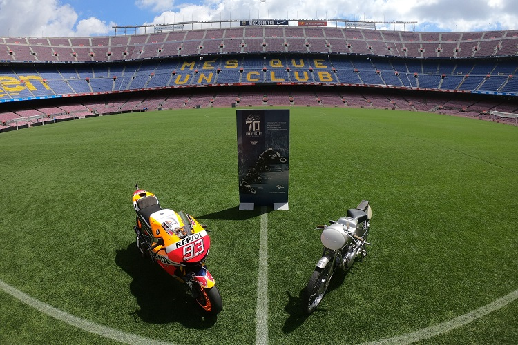 Ein Márquez-Bike neben einer 125 ccm Mondial im Camp Nou