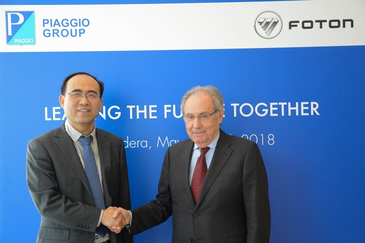 Chang Rui, Vizepräsident der Foton Motor Group und Präsident von Foton International, und Roberto Colaninno, Präsident und CEO der Piaggio & C S.p.A., unterzeichneten einen Zusammenarbeitsvertrag