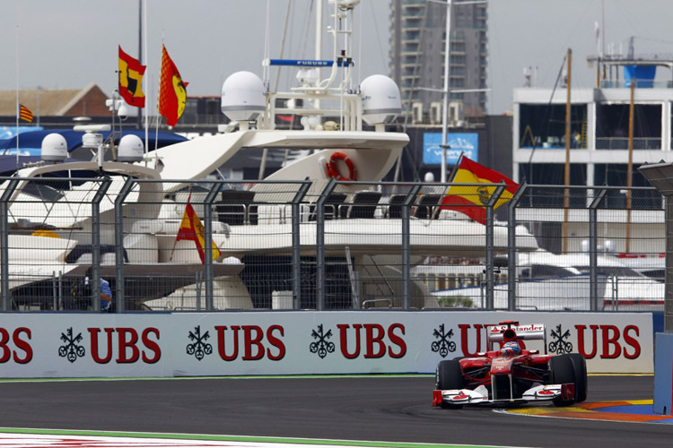 Alonso umrundete die Yachten in Valencia am schnellsten
