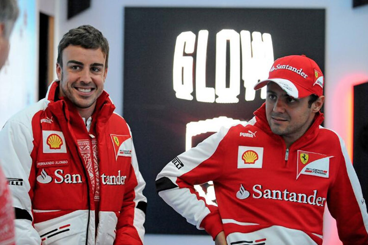 Das bisher beliebteste Bild schoss Ferrari-Teamchef Stefano Domenicali von seinem 2013er-Fahrerduo Fernando Alonso und Felipe Massa