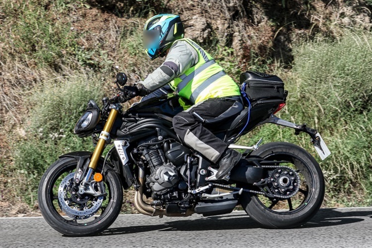 Prototyp der Triumph Speed Triple, ausgestattet mit allerlei Sensoren zur Datenerfassung