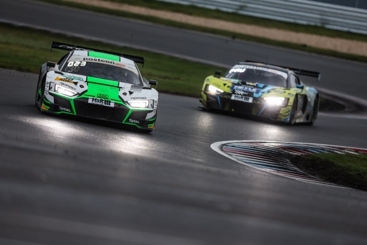 Vorn in Grün: Der Audi R8 LMS vom Team WRT auf dem Lausitzring