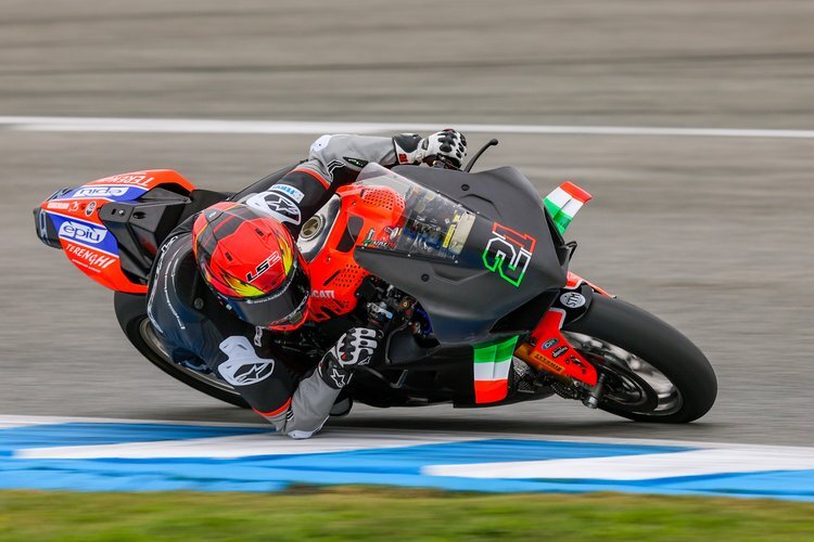 Michael Rinaldi mit der privaten Ducati V4R von Motocorsa