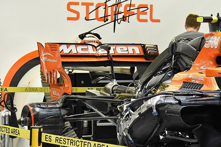 Blick in die Box von McLaren