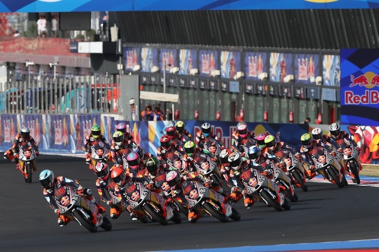 Der Red Bull Rookies Cup wird 2025 wieder 14 Rennen umfassen