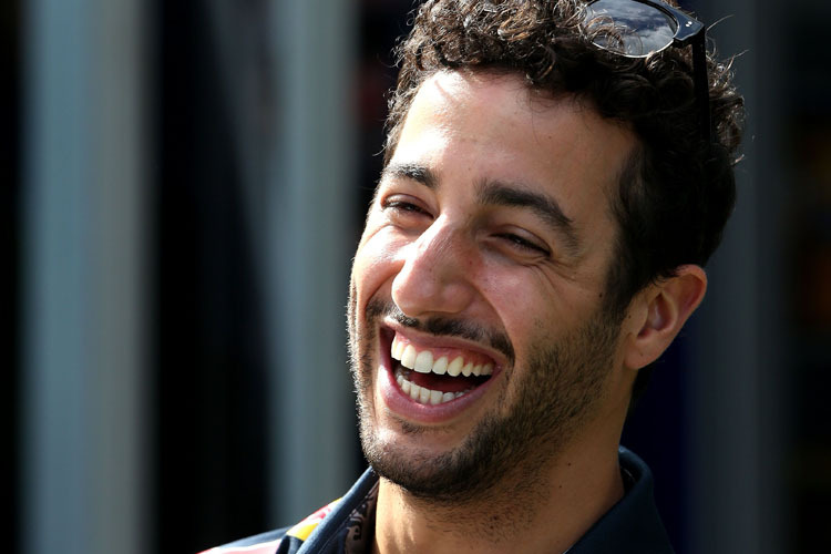 Daniel Ricciardo feuert die «Wings for Life World Run»-Teilnehmer in Cambridge an