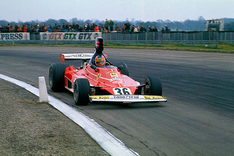 Der Italiener Giancarlo Martini in einem von der Scuderia Everest privat eingesetzten Ferrari 312T-021 bei der International Trophy 1976 in Silverstone