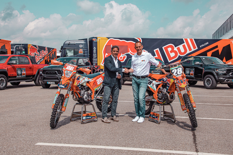 KTM-Offroad-Direktor Robert Jonas (li.) mit dem Europa-Manager von RAM, Domenico Gostoli