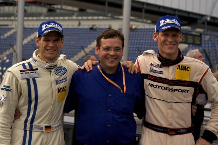 Tim (li.) und Jörg Bergemeister mit Teamchef Bernhard Mühlner