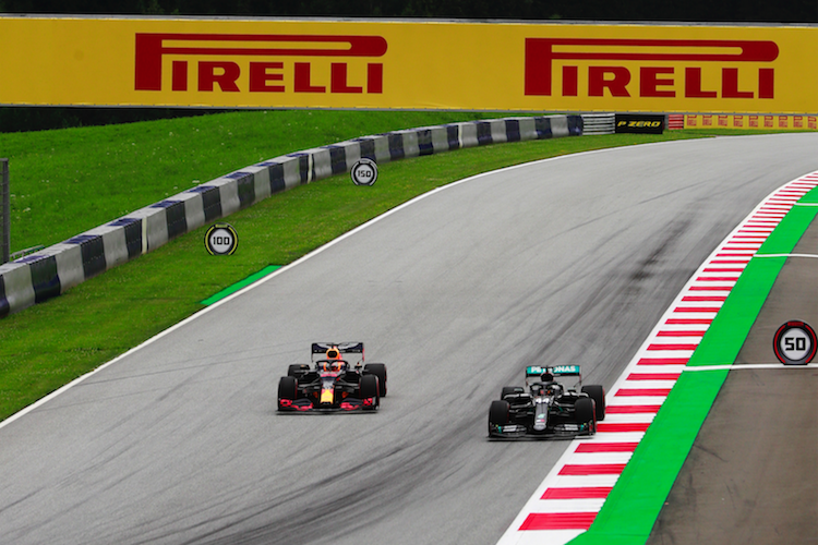 Red Bull Racing gegen Mercedes-Benz, auf und neben der Piste