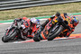 Brad Binder (33) vor Aleix Espargaró (41) und Viñales