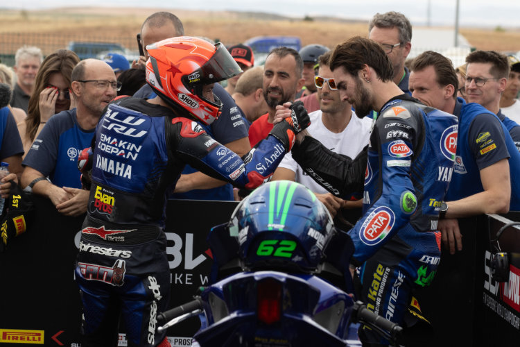 Can Öncü (li.) wird Nachfolger von Stefano Manzi bei Ten Kate Yamaha