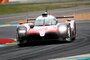 Der Toyota TS050 Hybrid von Mike Conway, Kamui Kobayashi und José María López führt die 24h von Le Mans an