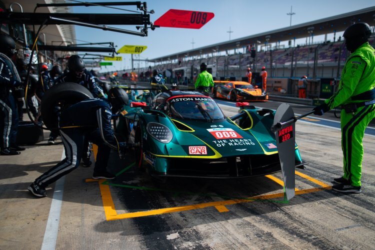 Der Aston Martin Valkyrie in Katar