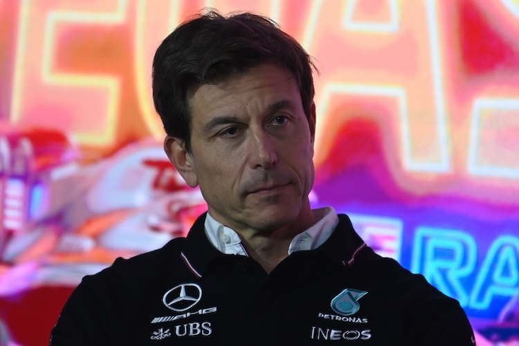Mercedes-Teamchef Toto Wolff sagt über das Rennen in Las Vegas: «Ich denke, dass Verstappen und Leclerc sehr schnell sein werden»