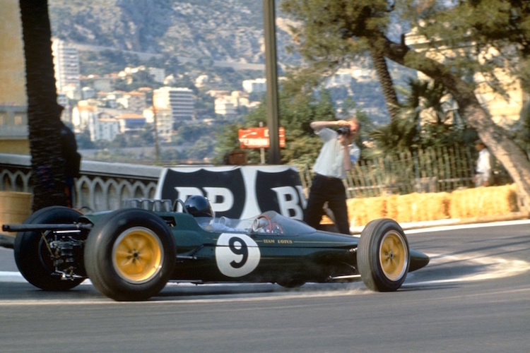 Jim Clark mit seinem Lotus 25 in Monaco 1963
