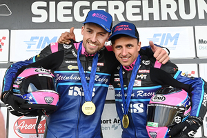 Nur wenige Wochen durften sich Harry Payne (li.) und Kevin Rousseau über den WM-Titel freuen)