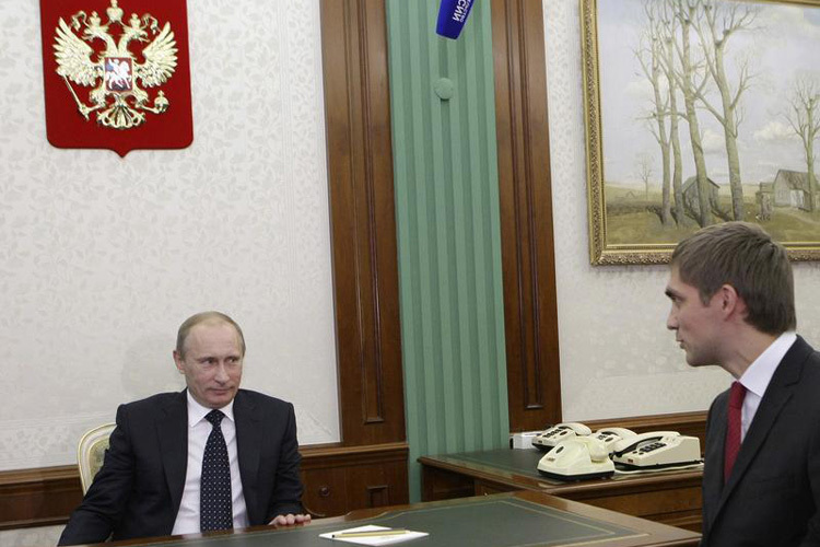 Russlands Staatschef Wladimir Putin mit Vitaly Petrov