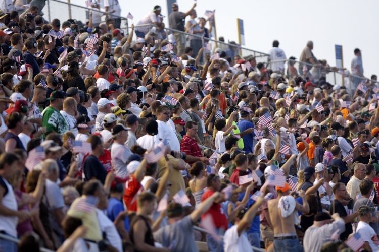 Die Fans auf dem Kentucky Speedway bekommen in Cup-Rennen