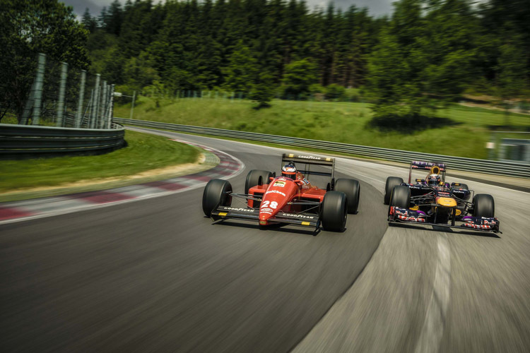 Auto-Tausch unter Rennfahrern: Gerhard Berger und Sebastian Vettel hatten viel Spass auf dem Red Bull Ring