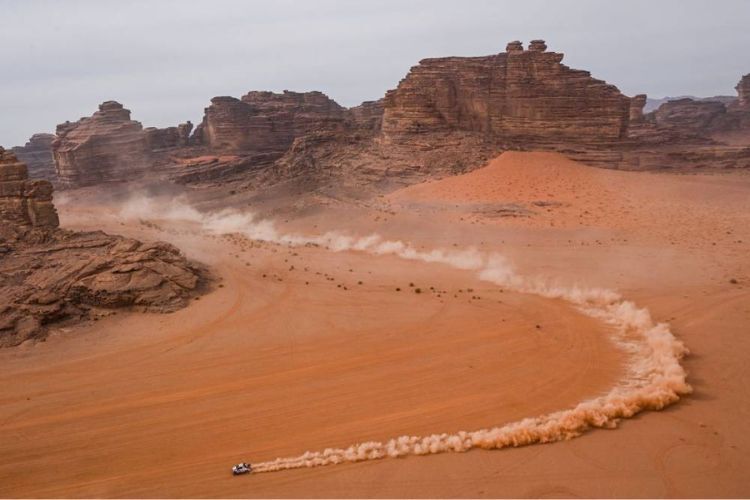 Wie gehabt: Viel Sand und viel Stein  - die Dakar 2025 ist zum Start bereitet :