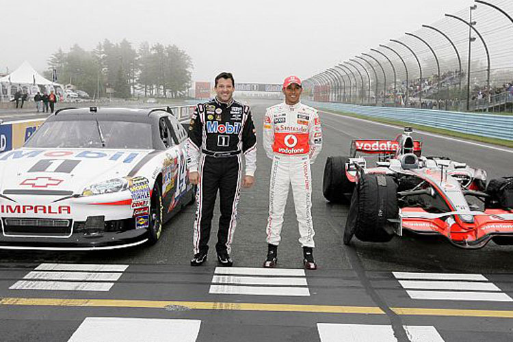 Tony Stewart (links) und Lewis Hamilton