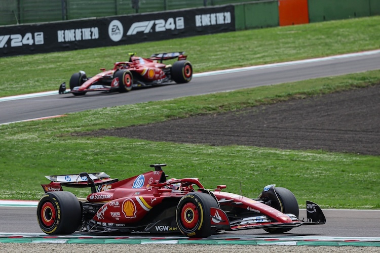 Charles Leclerc vor Carlos Sainz