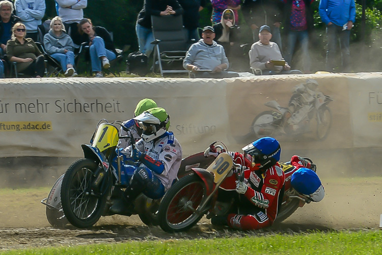 Im Moto-GP-Stil wollten sich Manuel Meier und Lena Siebert in Osnabrück an Wilfred Detz/Bridget Portijk vorbeipressen