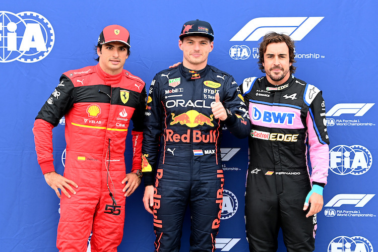 Die besten Drei der Qualifikation: Carlos Sainz (3.), Max Verstappen (1.), Fernando Alonso (2.)