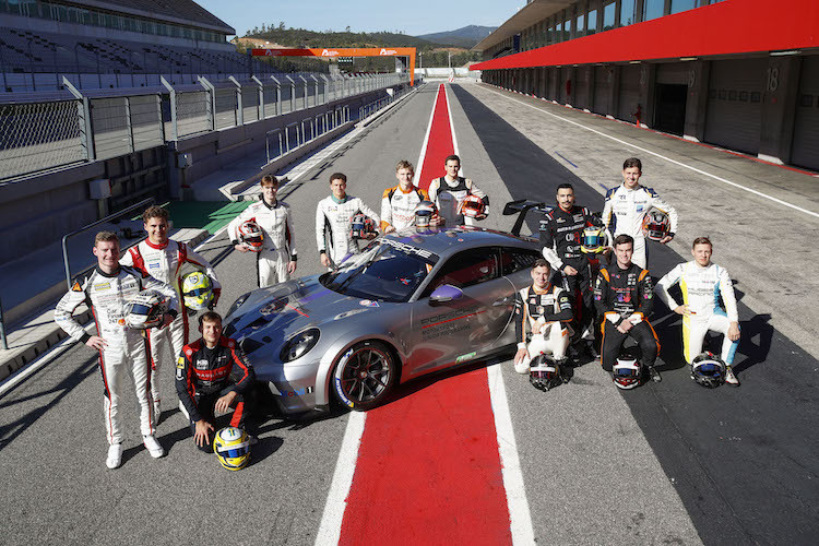 Die zwölf Teilnehmer an einem Porsche 911 GT3 Cup