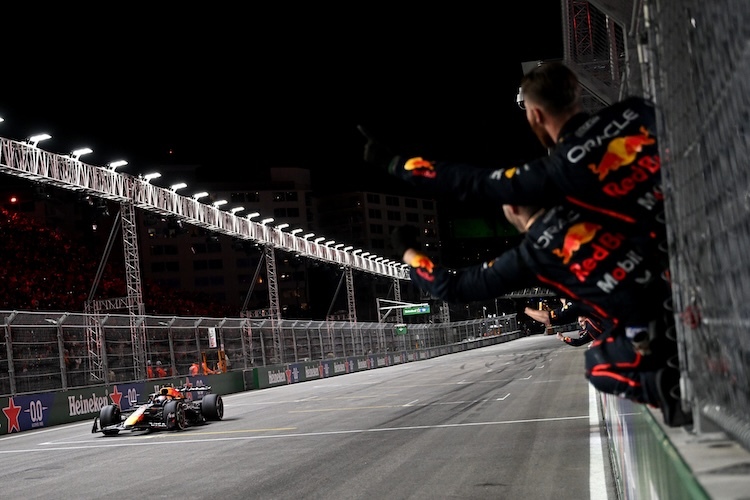 Max Verstappen gewinnt das Rennen