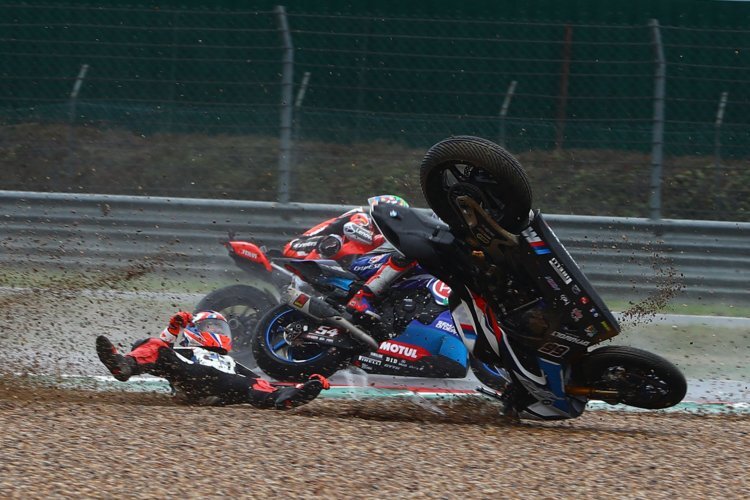 Der Crash in Lauf der Superbike-WM wurde diskutiert