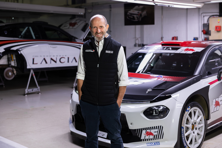Lancia-Chef Luca Napolitano machte es bei der Rally San Remo offiziell: Der italienische Traditionshersteller kehrt in die Rallye-Weltmeisterschaft zurücker mit