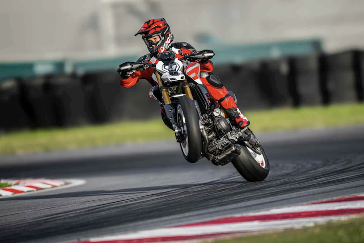 EICMA-2025-Ducati-stellt-Hypermotard-V2-vor