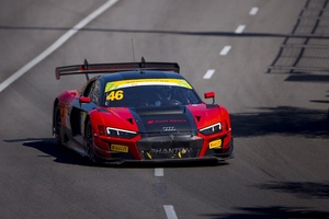 Erkennbare Beschädigung an der Front: Joel Eriksson wurde für den Startunfall beim FIA GT World Cup in Macau bestraft)