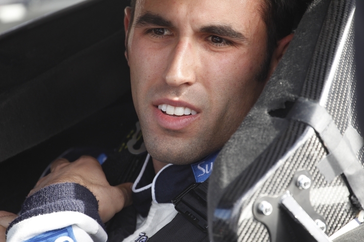 Aric Almirola wird 2012 wieder im Sprint Cup fahren