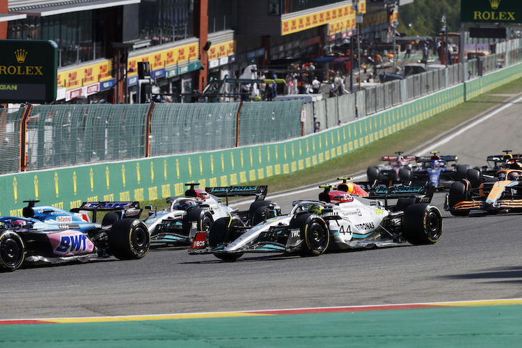 Start zum Belgien-GP: Da waren alle 20 Autos noch im Rennen, doch Lewis Hamilton kam nicht weit