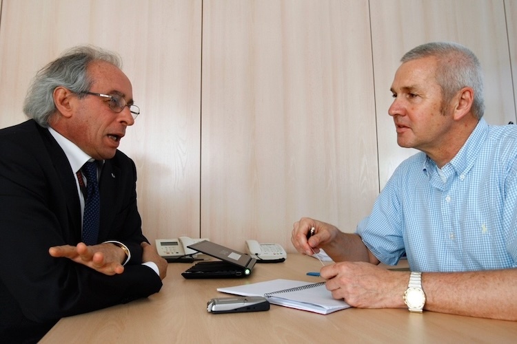 Günther Wiesinger interviewt den ehemaligen FIM-Präsidenten Vito Ippolito