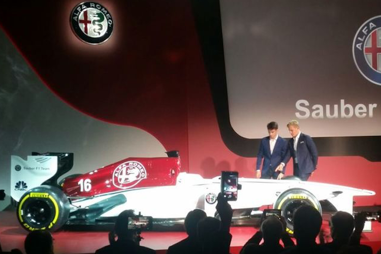 Charles Leclerc und Marcus Ericsson enthüllten die neue Sauber-Lackierung