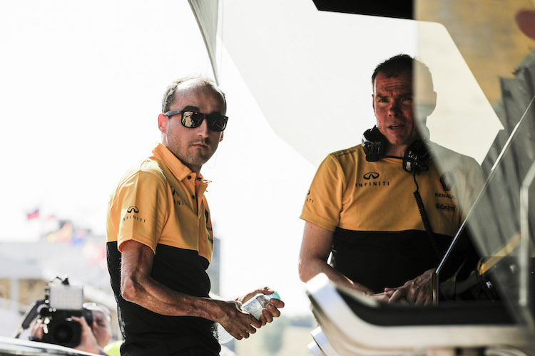 Robert Kubica mit Alan Permane, dem leitenden Ingenieur von Renault