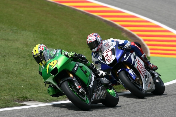 2007. «OJ» auf der MotoGP-Kawasaki vor Colin Edwards in Mugello. Während der Saison beendet Jacque seine Laufbahn