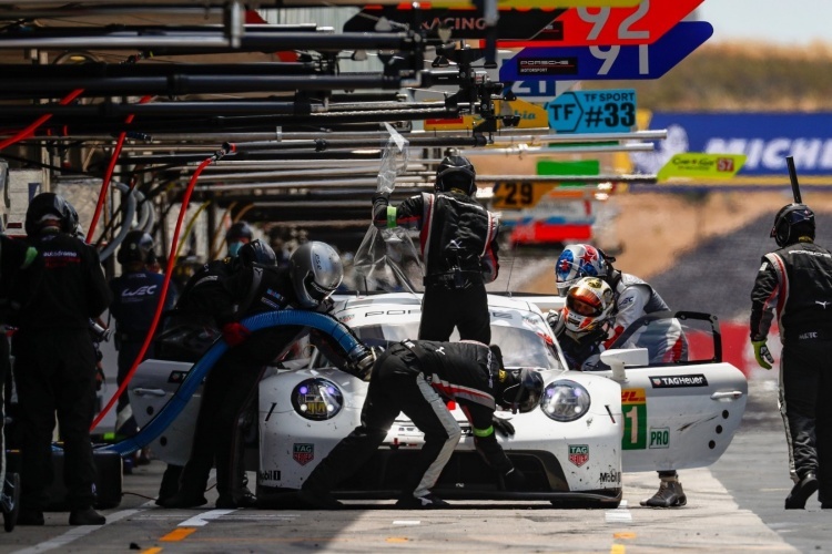 Boxenstopp-Action bei Porsche