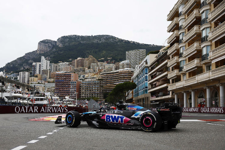 Esteban Ocon musste in Monaco nach einem Unfall im Rennen abstellen