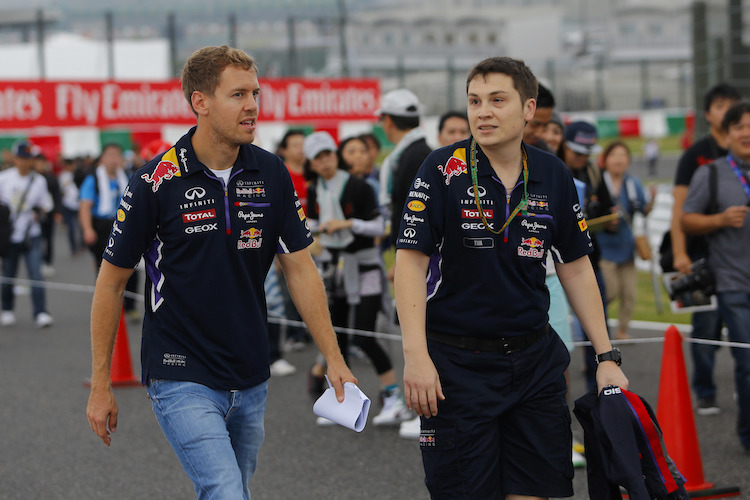 Sebastian Vettel und Tim Malyon bei Red Bull Racing