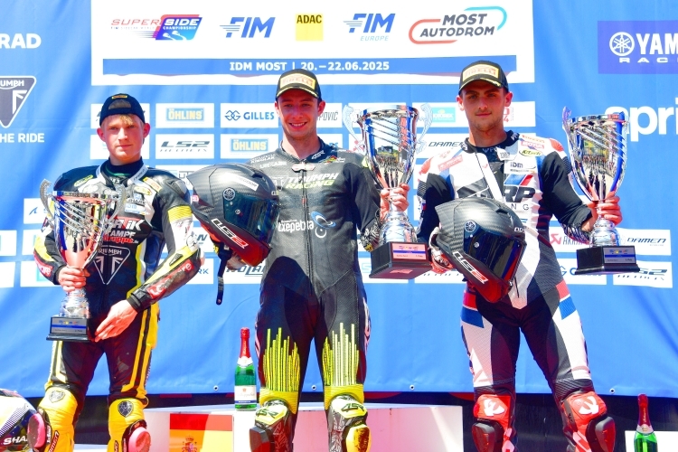 IDM-Sportbike-Duell-zwischen-Iglesias-und-Svendsen